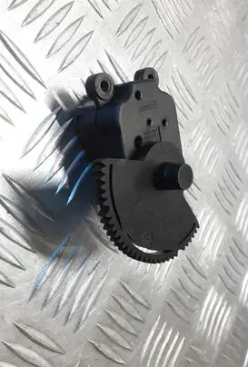Renault Latitude (L70) Air flap motor/actuator V8384001 EAI256