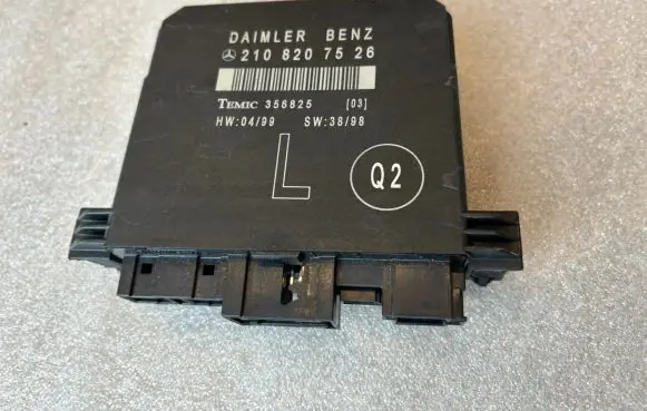 Mercedes-Benz E W210 Door control unit/module 2108207526 356825 A2108207526