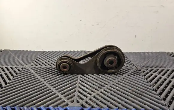 Toyota Prius (XW20) Engine mount bracket