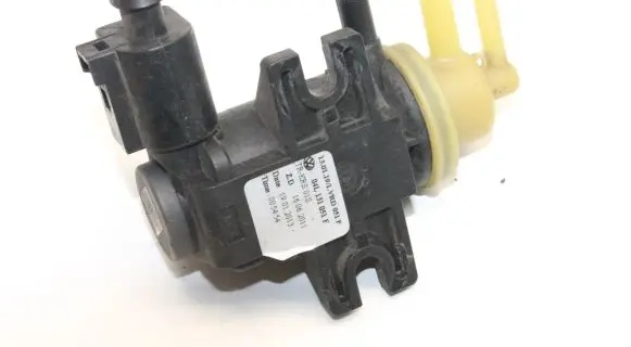 Skoda Octavia Mk3 (5E) Turbo solenoid valve 04L131051F