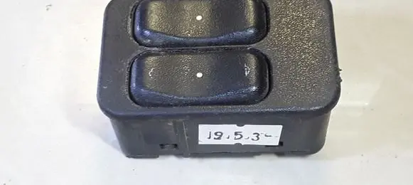 Opel Zafira A Electric window control switch 90561088