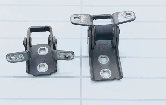 Opel Meriva B Front door upper hinge 025ADN1E 010KSD1E