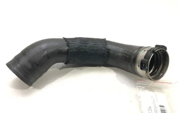 Chevrolet Camaro Air intake hose/pipe 23470737