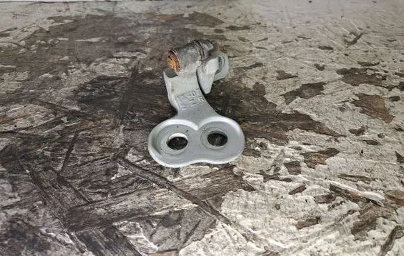 Ford Focus Front door lower hinge C808A C8Q8A