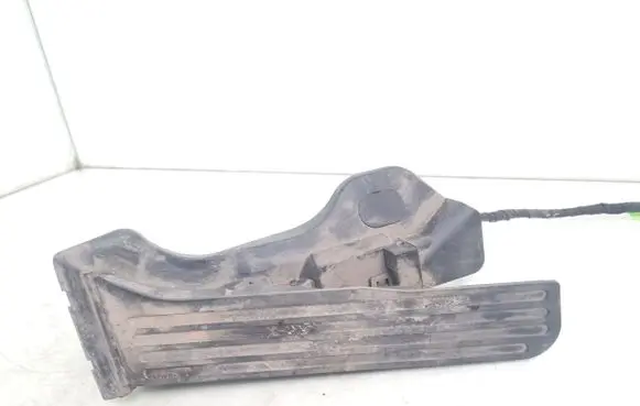Volkswagen Golf Plus Accelerator throttle pedal 1K1721503M 6PV00889000