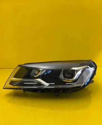 Volkswagen Touareg II Headlight/headlamp 7P1941031