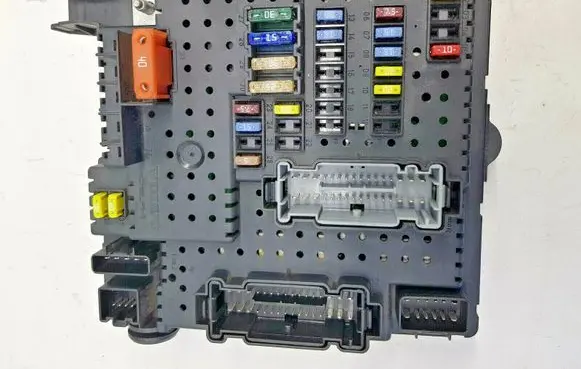 Volvo V70 Fuse module 28080156 nr1351