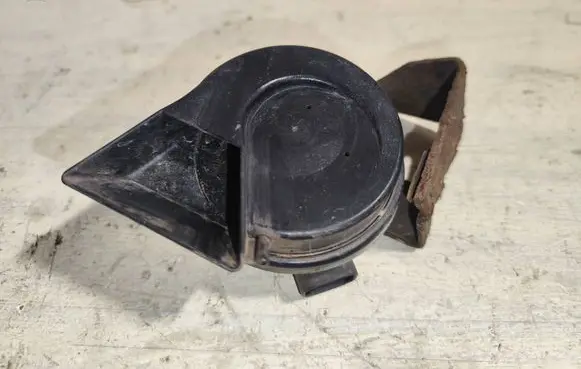 Opel Kadett E Horn signal 000233 28657625