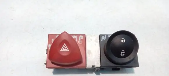 Renault Megane II Hazard light switch 8200095493 8200109723 8200107808