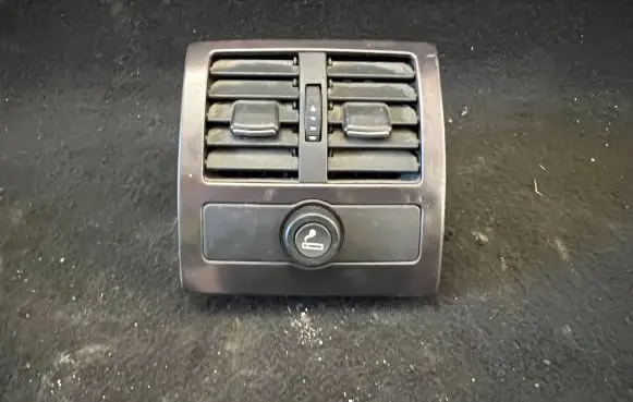 Audi A6 S6 C5 4B Rear air vent grill 4B0815743