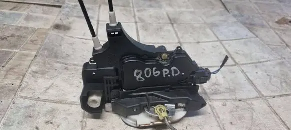 Mitsubishi Colt Front door lock 04Z23A