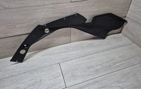 Ferrari 458 Engine hood trim 82277300