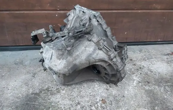 Toyota RAV 4 (XA40) Electric car Transmission 