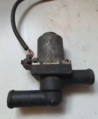 BMW 5 E34 Coolant heater control valve 1147412026