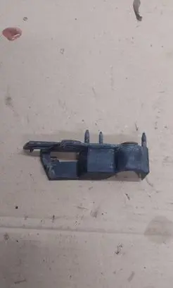Front bumper mounting bracket