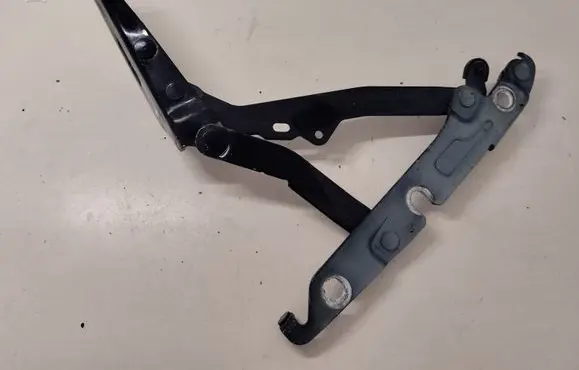 Audi A6 S6 C6 4F Tailgate/trunk/boot hinge 4F5827301