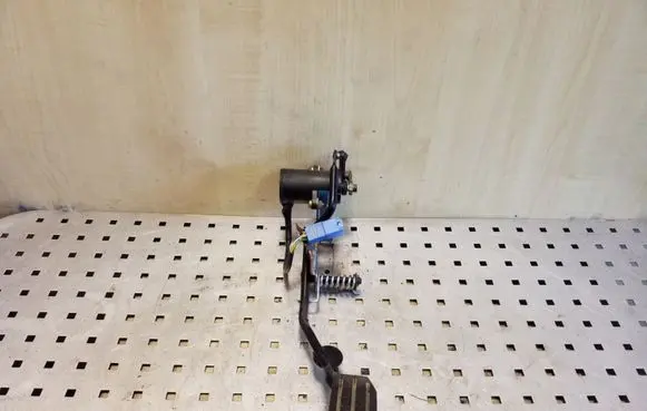 Opel Frontera B Accelerator throttle pedal 0281002296 09129107