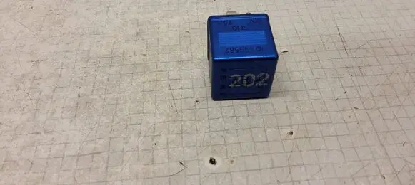 Audi A4 S4 B5 8D Other relay 8A0951253 899587