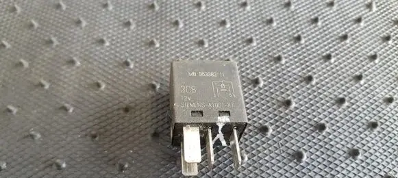 Volvo S40, V40 Other relay MB953382 A1001-X7