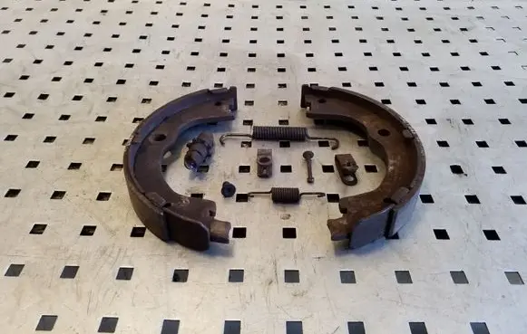 Chevrolet Captiva Handbrake/parking brake pads 