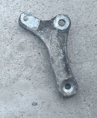 BMW 5 E60 E61 Sway bar bush bracket, front 6758528