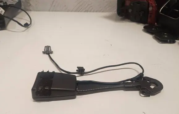 Audi A4 S4 B8 8K Front seatbelt buckle 8K0857755F 060711