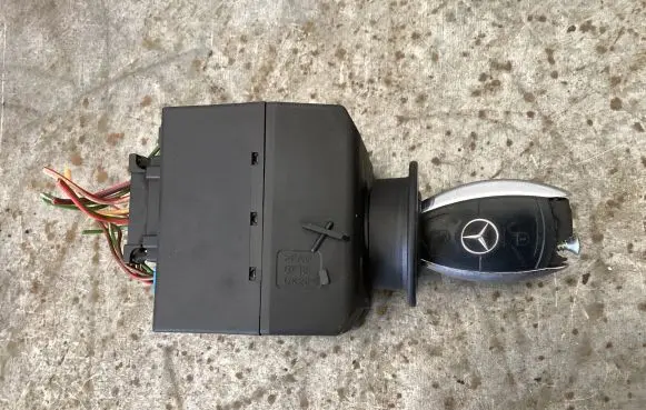 Mercedes-Benz C W203 Ignition lock 2095452308 33002421 33002422