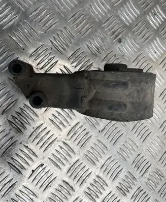 Opel Signum Engine mount bracket