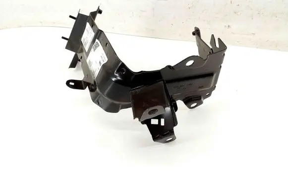 Audi Q7 4M Fender mounting bracket 4M0821138B 4M0821162B
