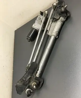 Mazda 3 II Front wiper linkage and motor