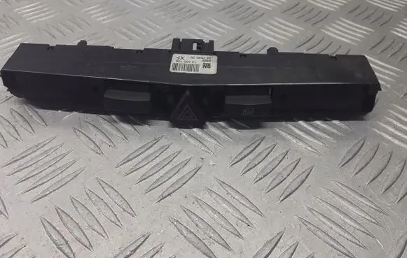 Opel Astra H Hazard light switch 13100105