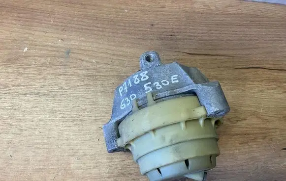 BMW 5 G30 G31 G38 Engine mount bracket 9845313