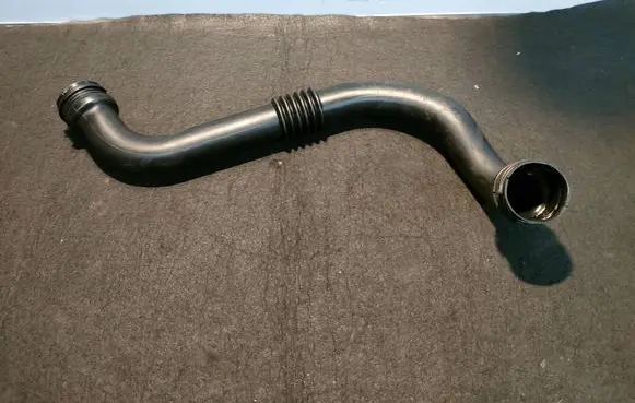 Renault Megane II Oil fill pipe 8200201517 8200383471