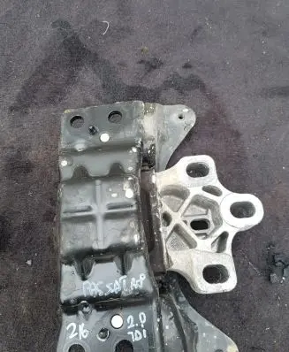 Skoda Octavia Mk3 (5E) Engine mount vacuum valve 5Q0199555T