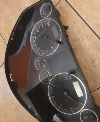 Volkswagen Sharan Speedometer (instrument cluster) 7M3920840T