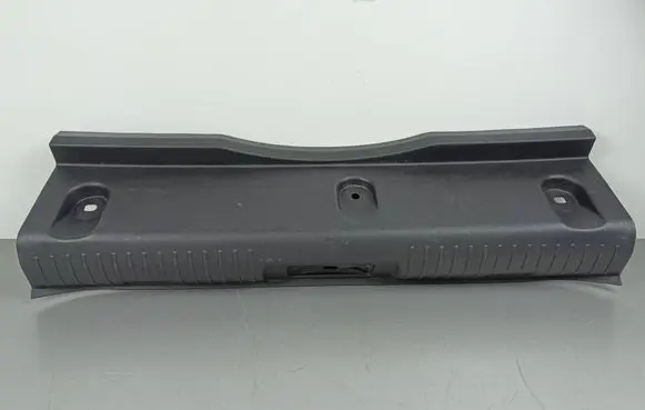 Trunk/boot sill cover protection