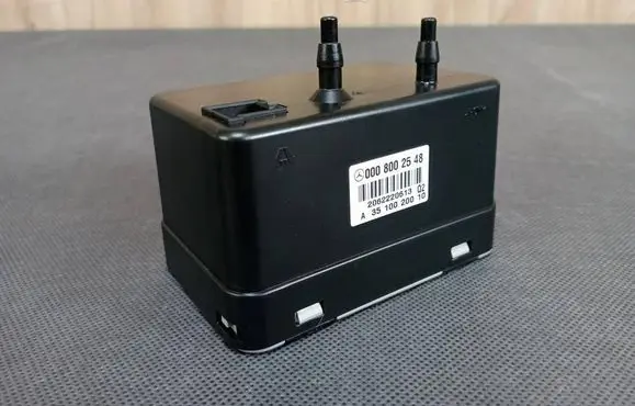 Mercedes-Benz CLK A209 C209 Vacuum pump A0008002548 0008002548