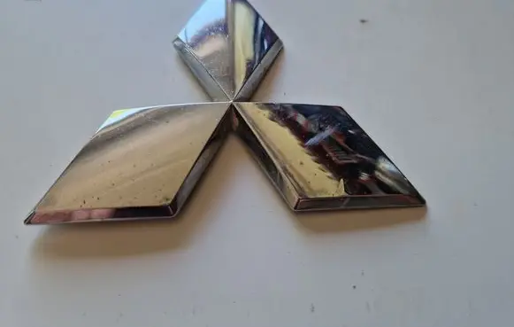 Mitsubishi L200 Manufacturers badge/model letters 