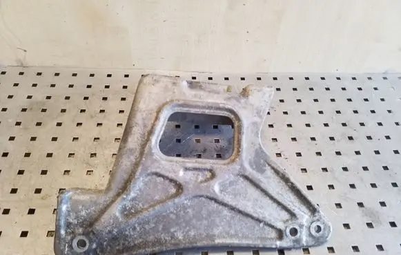Nissan Almera N16 Engine mounting bracket