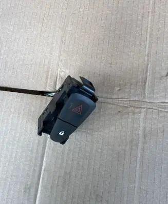 Renault Scenic III - Grand scenic III Hazard light switch E31601