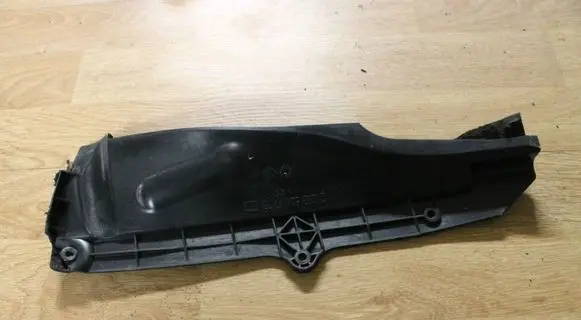 Mercedes-Benz C W203 Rain gutter 2036201773