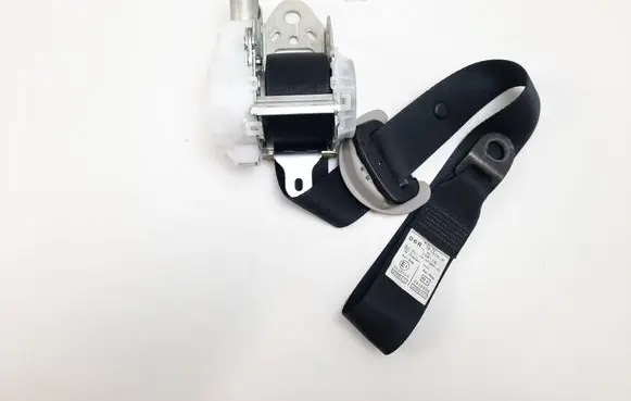 Toyota Avensis T270 Front seatbelt 7P1510P 108118 0538056