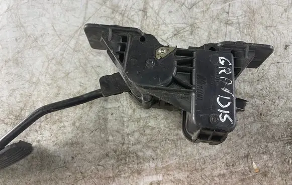Mitsubishi Grandis Accelerator throttle pedal Arm30003 35060086