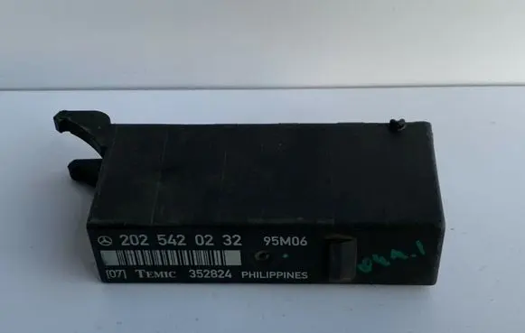Mercedes-Benz C W202 Light module LCM A2025420232
