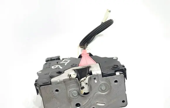 Opel Corsa E Rear door lock 13431842
