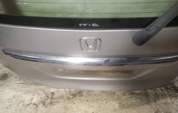 Honda FR-V Trunk door license plate light bar 