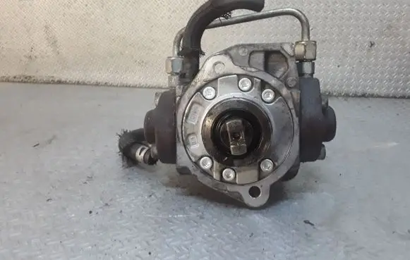 Toyota Corolla Verso AR10 Fuel injection high pressure pump 221000R011