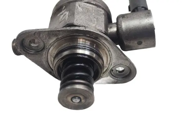 Audi A4 S4 B8 8K Fuel injection high pressure pump 06H127025G 1000381331 0261520049