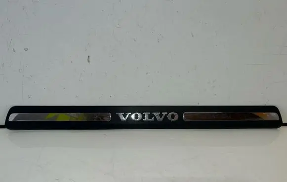 Volvo V70 Front sill trim cover 8659960