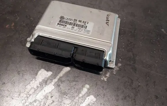 Audi A4 S4 B5 8D Engine control unit/module 8D0906018D 0261204873
